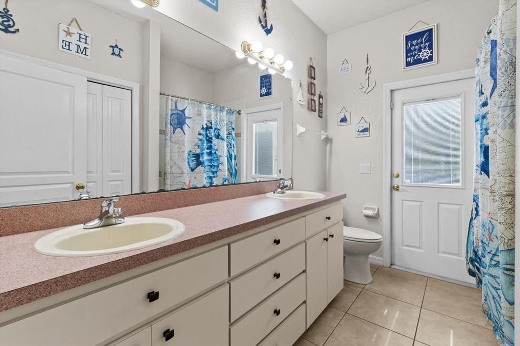 Active With Contract: $528,900 (6 beds, 4 baths, 2831 Square Feet)