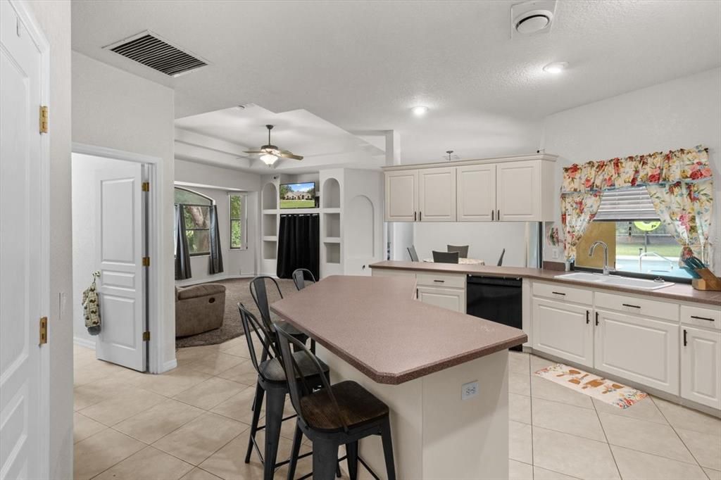 Active With Contract: $528,900 (6 beds, 4 baths, 2831 Square Feet)