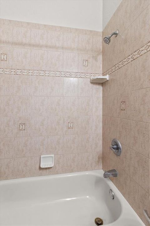 Active With Contract: $528,900 (6 beds, 4 baths, 2831 Square Feet)