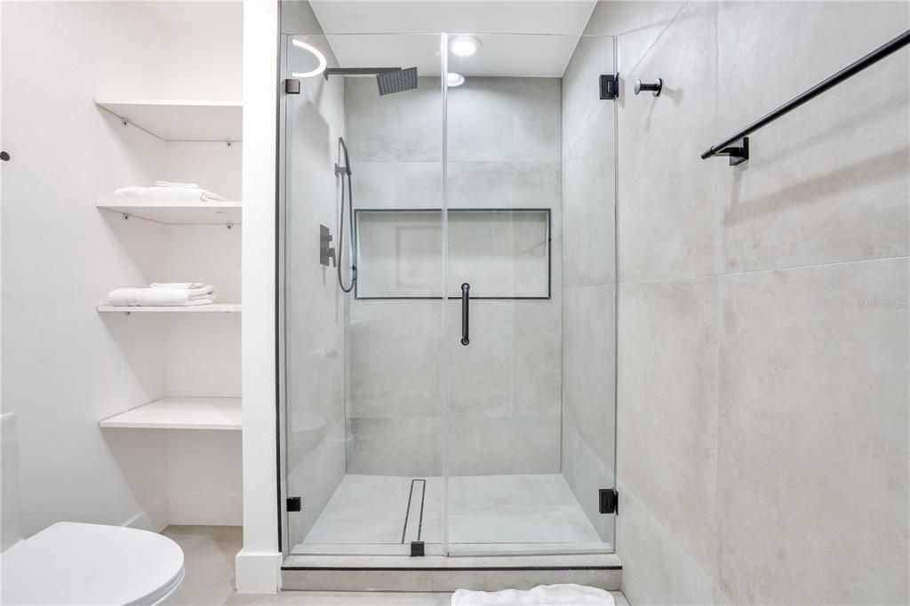 For Sale: $375,000 (2 beds, 2 baths, 1268 Square Feet)