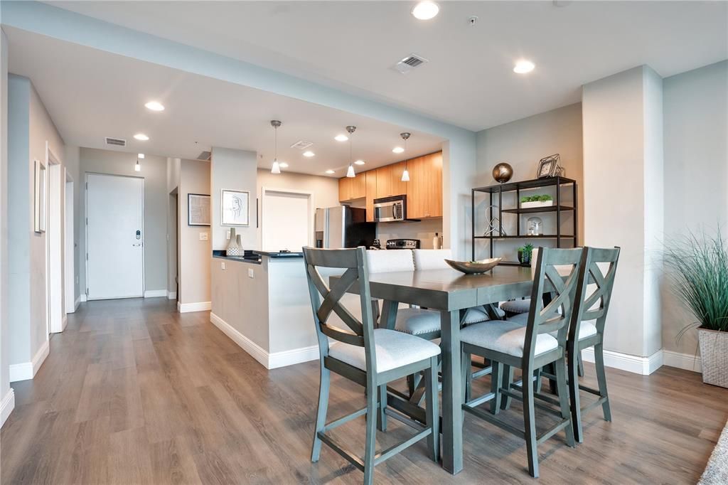 For Sale: $375,000 (2 beds, 2 baths, 1268 Square Feet)