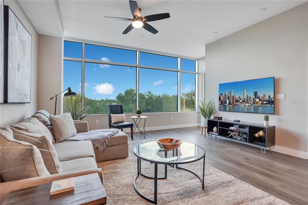 For Sale: $375,000 (2 beds, 2 baths, 1268 Square Feet)