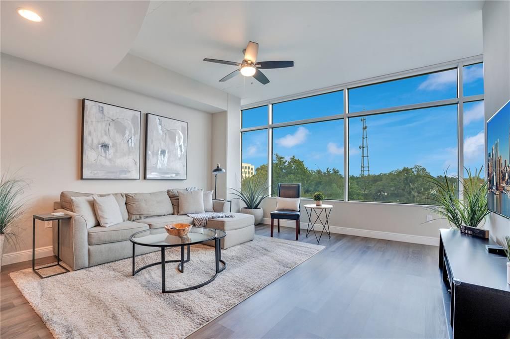 For Sale: $375,000 (2 beds, 2 baths, 1268 Square Feet)