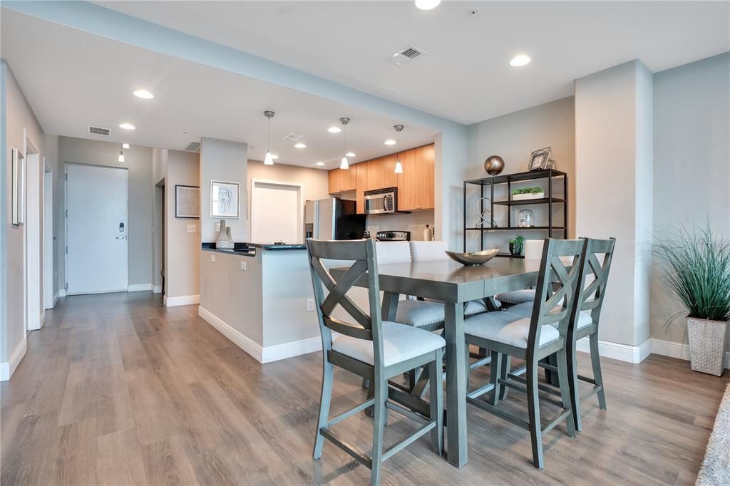 For Sale: $375,000 (2 beds, 2 baths, 1268 Square Feet)