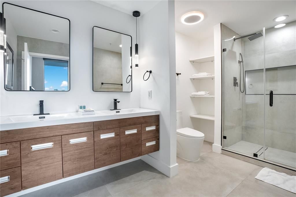 For Sale: $375,000 (2 beds, 2 baths, 1268 Square Feet)