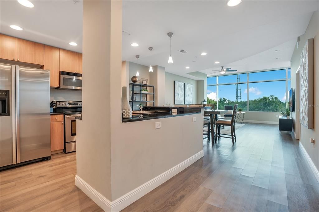 For Sale: $375,000 (2 beds, 2 baths, 1268 Square Feet)