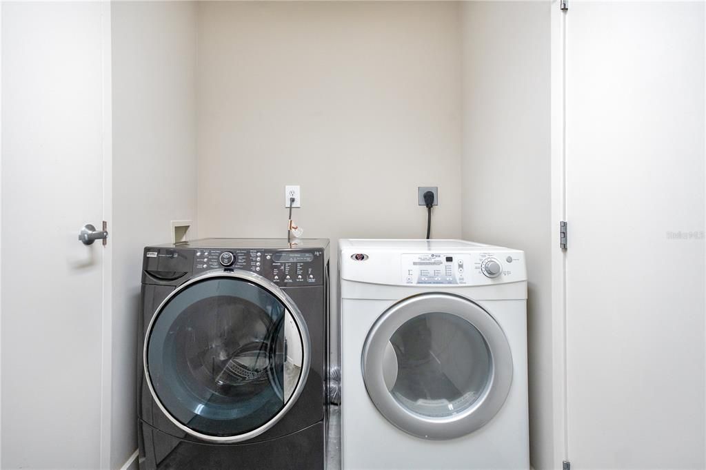 For Sale: $375,000 (2 beds, 2 baths, 1268 Square Feet)