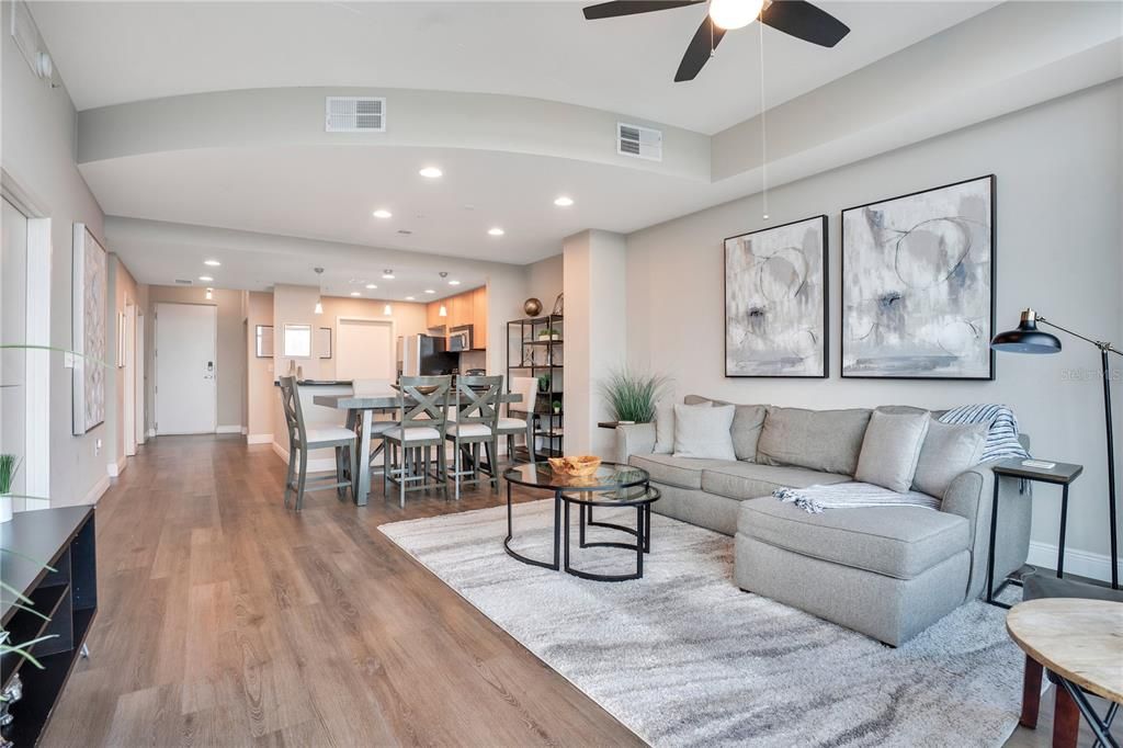 For Sale: $375,000 (2 beds, 2 baths, 1268 Square Feet)