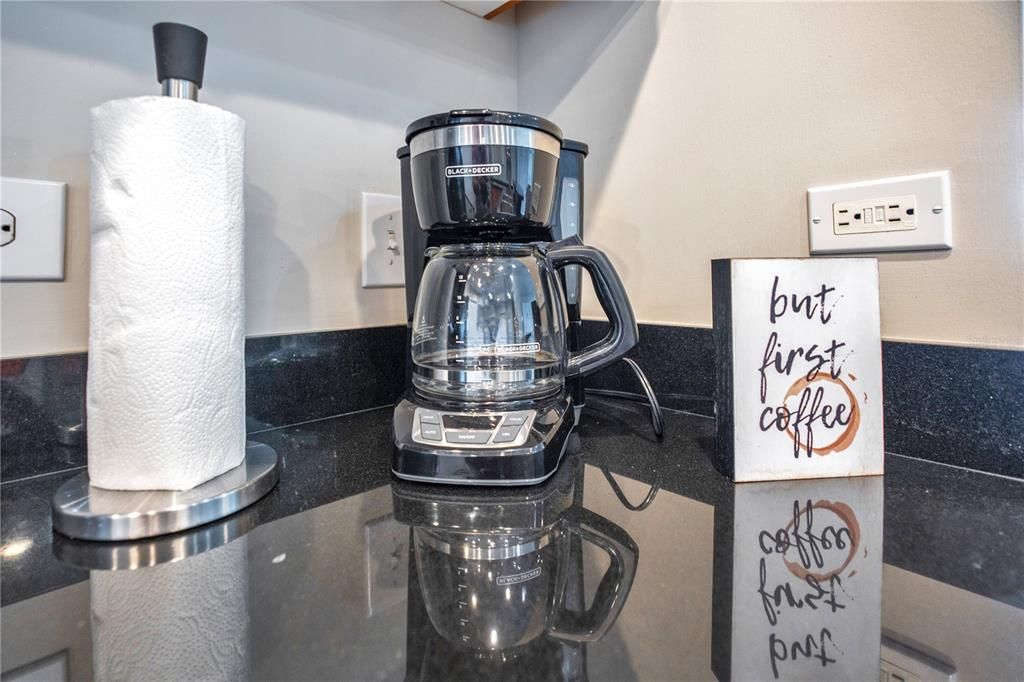 For Sale: $375,000 (2 beds, 2 baths, 1268 Square Feet)