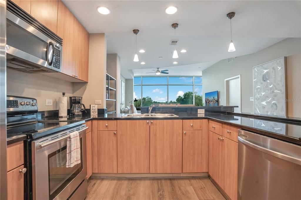 For Sale: $375,000 (2 beds, 2 baths, 1268 Square Feet)