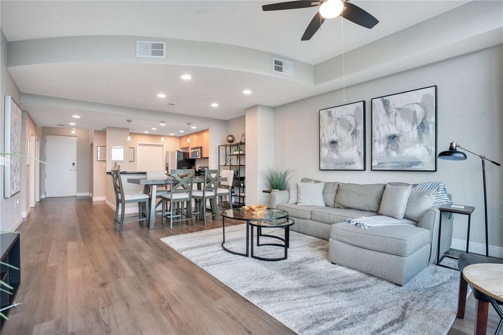 For Sale: $375,000 (2 beds, 2 baths, 1268 Square Feet)