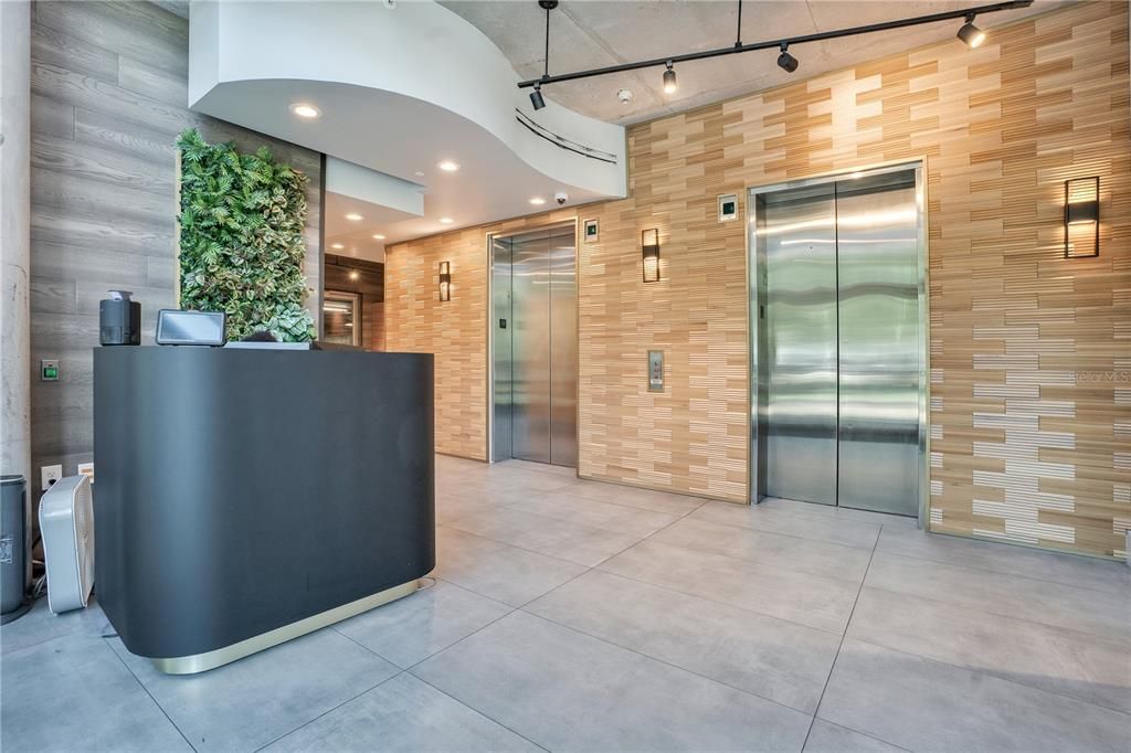 For Sale: $375,000 (2 beds, 2 baths, 1268 Square Feet)