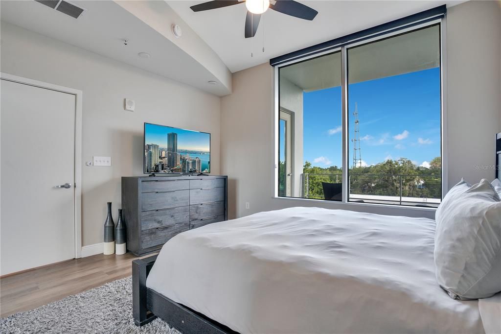 For Sale: $375,000 (2 beds, 2 baths, 1268 Square Feet)