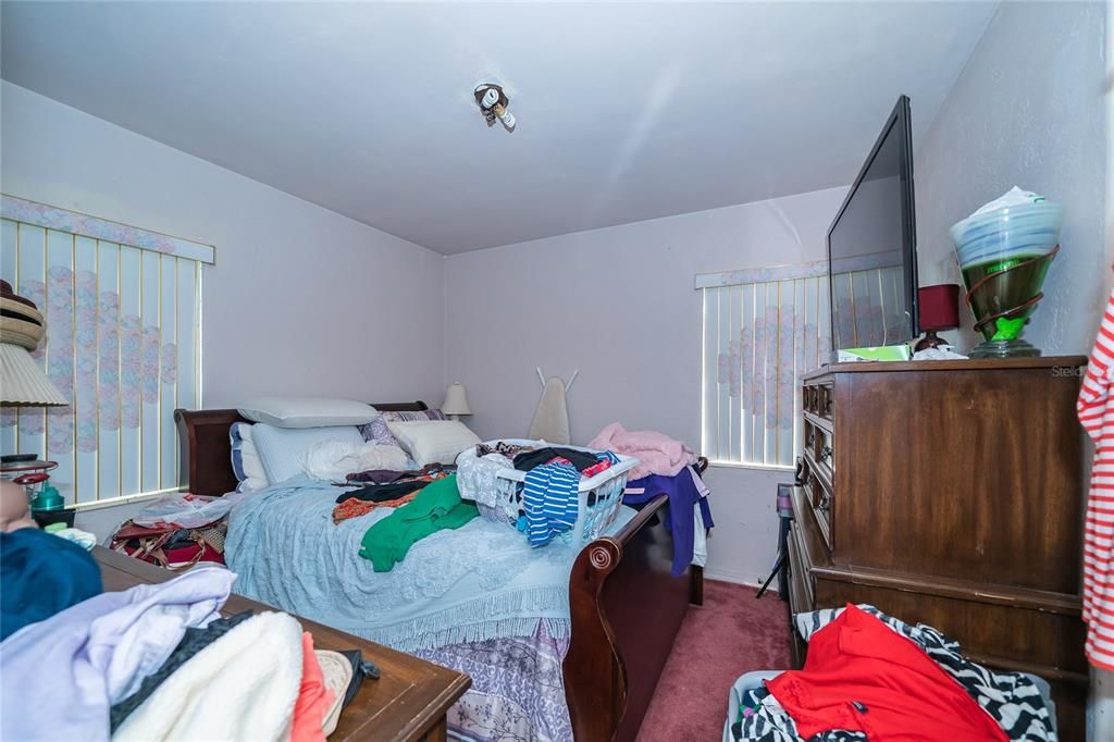Active With Contract: $125,000 (2 beds, 1 baths, 1325 Square Feet)