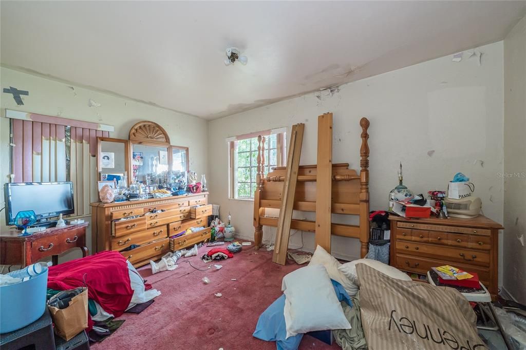 Active With Contract: $125,000 (2 beds, 1 baths, 1325 Square Feet)