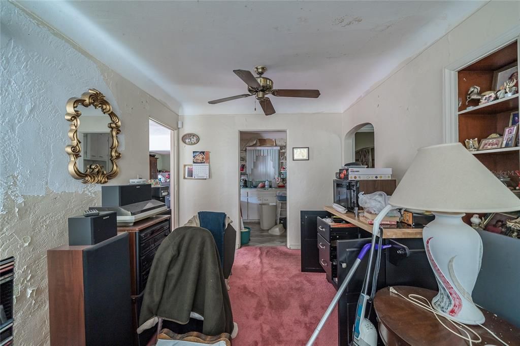 Active With Contract: $125,000 (2 beds, 1 baths, 1325 Square Feet)