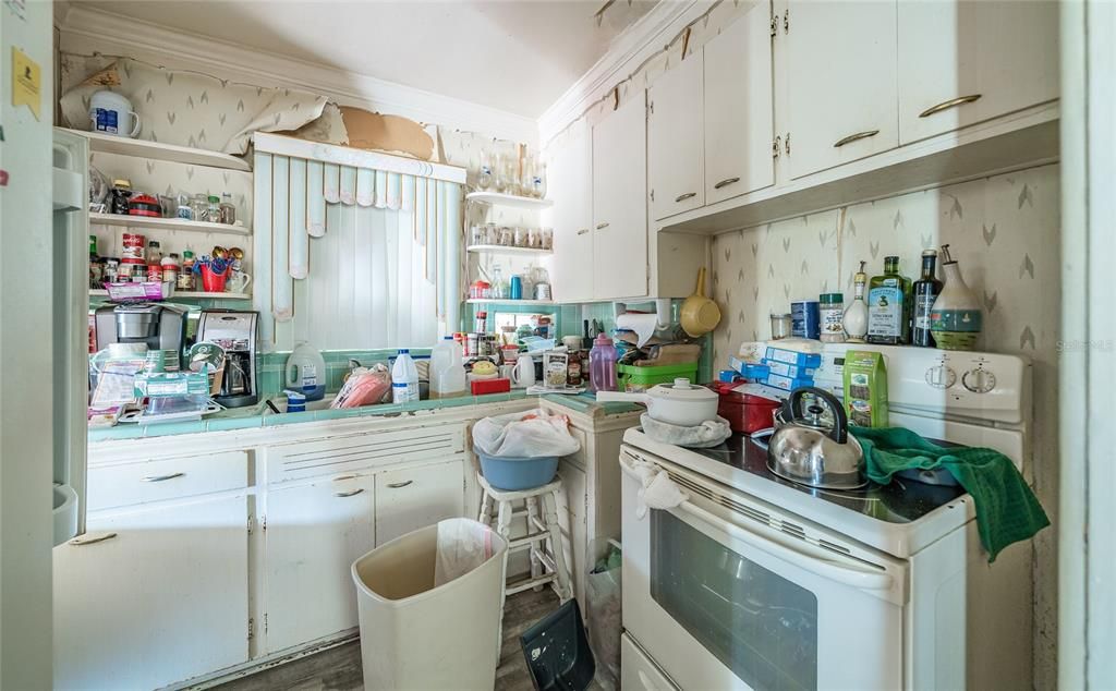 Active With Contract: $125,000 (2 beds, 1 baths, 1325 Square Feet)