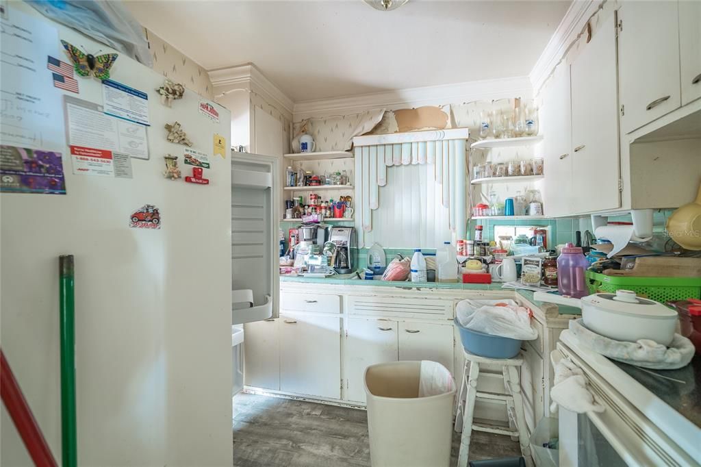 Active With Contract: $125,000 (2 beds, 1 baths, 1325 Square Feet)