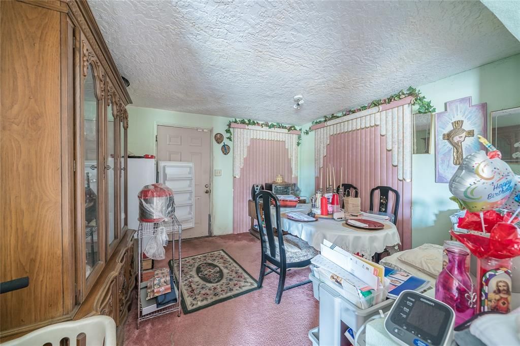 Active With Contract: $125,000 (2 beds, 1 baths, 1325 Square Feet)