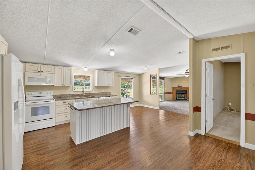 待售: $664,900 (4 贝兹, 2 浴室, 2052 平方英尺)