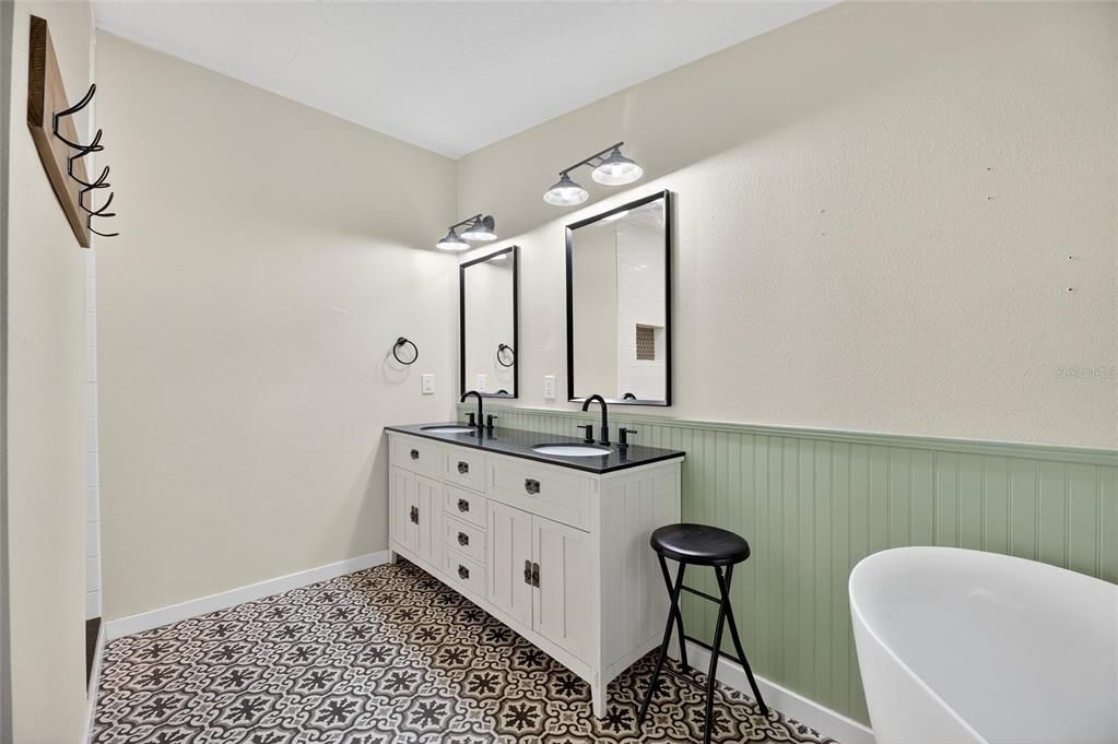 待售: $664,900 (4 贝兹, 2 浴室, 2052 平方英尺)