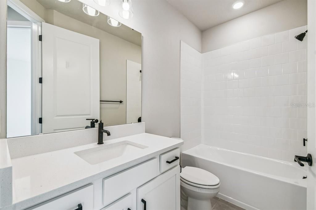 Под контрактом: $464,990 (3 спален, 2 ванн, 1626 Квадратных фут)