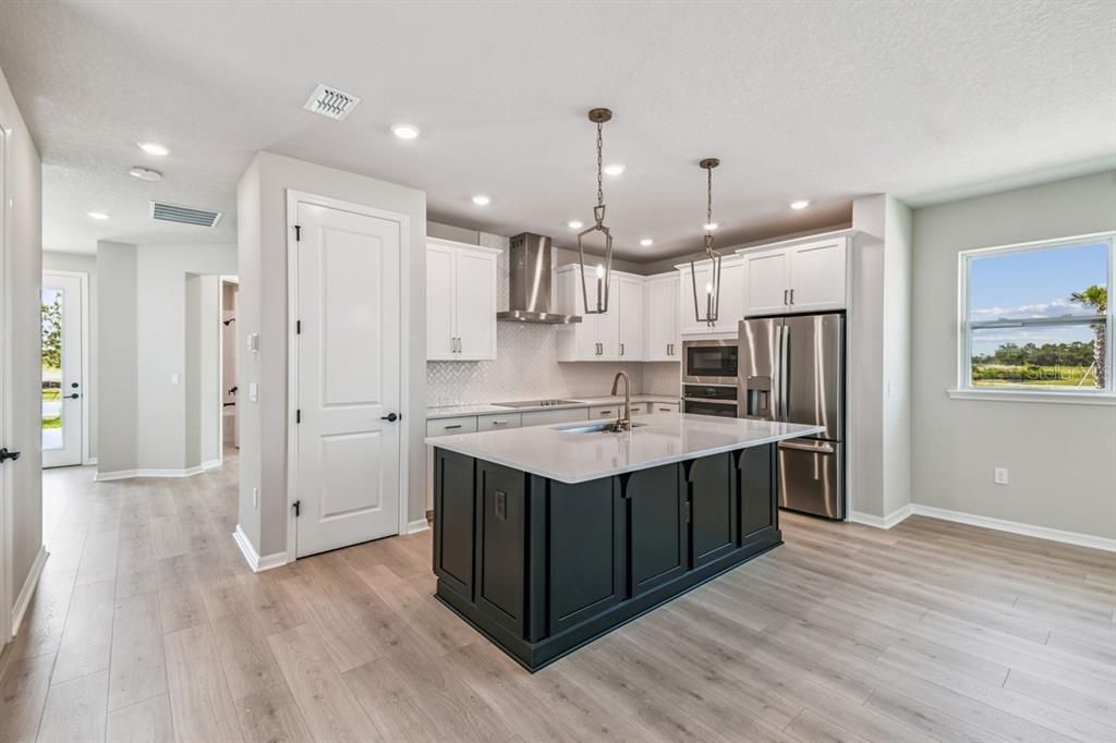 Под контрактом: $464,990 (3 спален, 2 ванн, 1626 Квадратных фут)