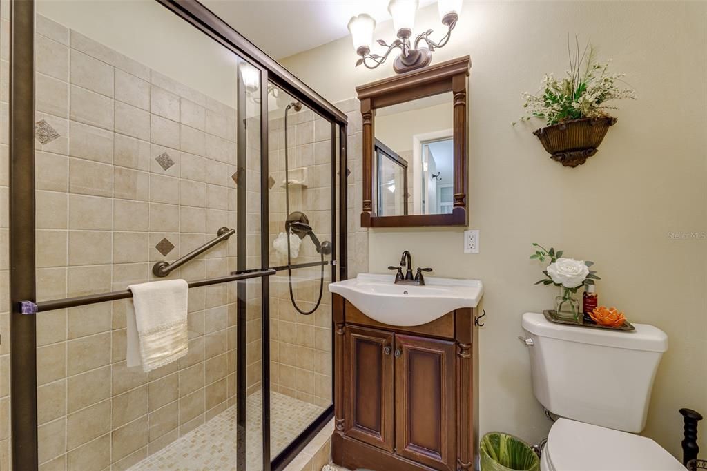 Activo con contrato: $259,000 (2 camas, 2 baños, 1122 Pies cuadrados)