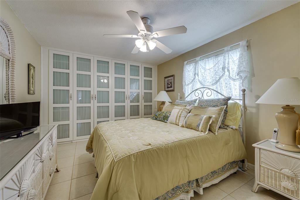 Activo con contrato: $259,000 (2 camas, 2 baños, 1122 Pies cuadrados)