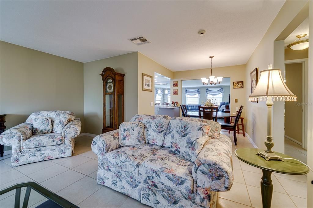 Activo con contrato: $259,000 (2 camas, 2 baños, 1122 Pies cuadrados)