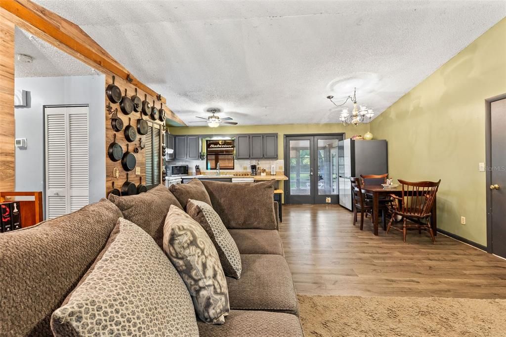 На продажу: $254,000 (3 спален, 2 ванн, 1928 Квадратных фут)