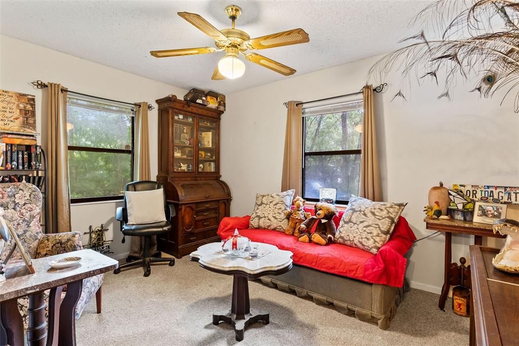 На продажу: $254,000 (3 спален, 2 ванн, 1928 Квадратных фут)