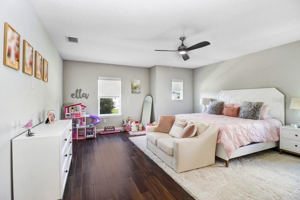 For Sale: $1,499,900 (5 beds, 3 baths, 4181 Square Feet)