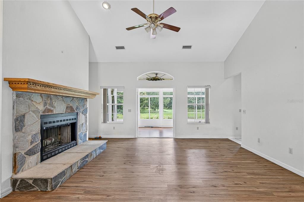 待售: $485,000 (3 贝兹, 2 浴室, 2393 平方英尺)