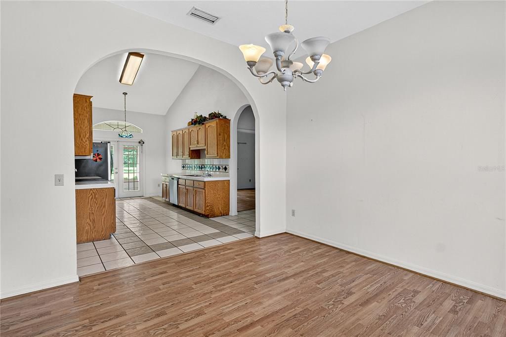 待售: $485,000 (3 贝兹, 2 浴室, 2393 平方英尺)