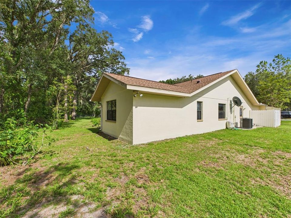 合同活跃: $269,900 (3 贝兹, 2 浴室, 1965 平方英尺)