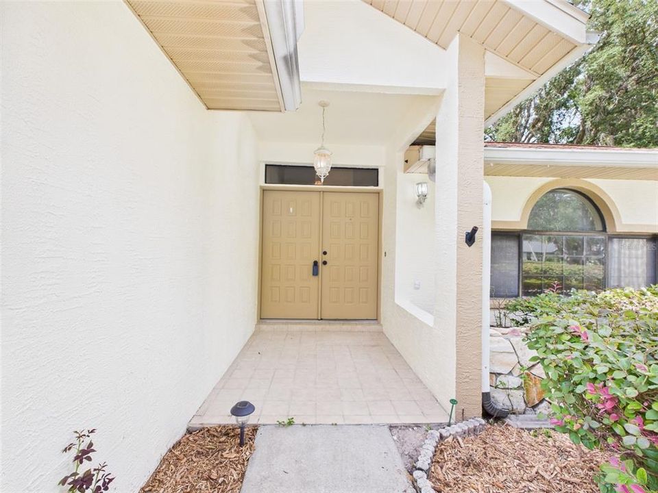 合同活跃: $269,900 (3 贝兹, 2 浴室, 1965 平方英尺)