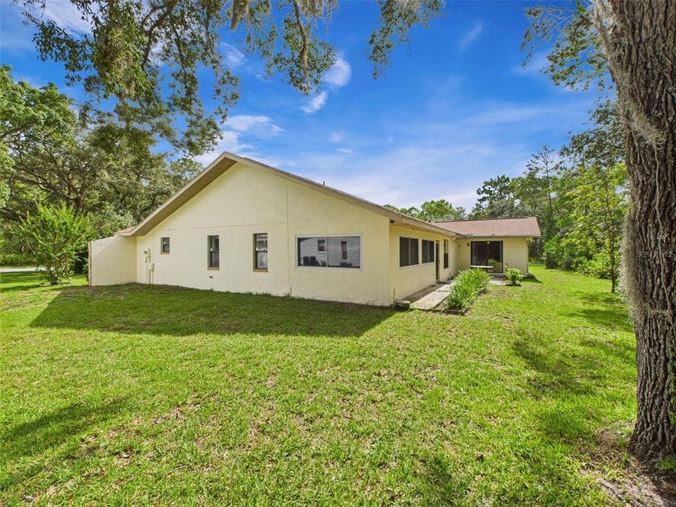 合同活跃: $269,900 (3 贝兹, 2 浴室, 1965 平方英尺)