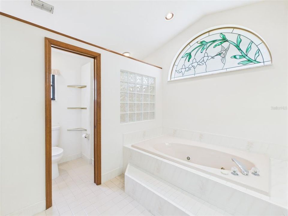 合同活跃: $269,900 (3 贝兹, 2 浴室, 1965 平方英尺)