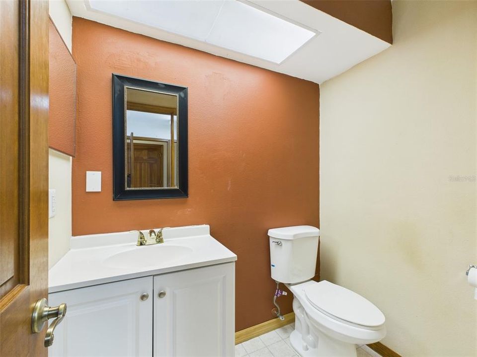 合同活跃: $269,900 (3 贝兹, 2 浴室, 1965 平方英尺)