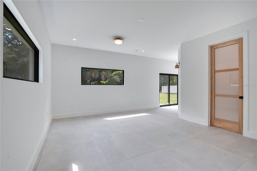 合同活跃: $1,185,000 (4 贝兹, 3 浴室, 3710 平方英尺)