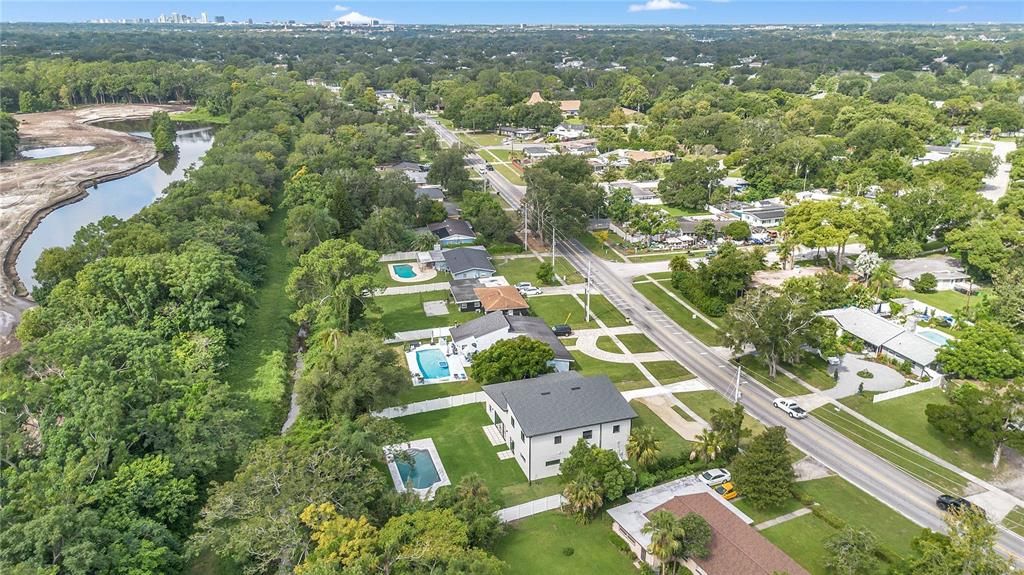 合同活跃: $1,185,000 (4 贝兹, 3 浴室, 3710 平方英尺)