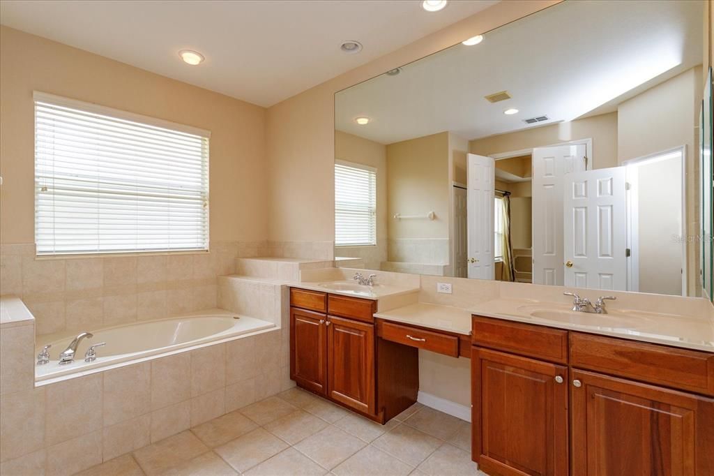 For Rent: $4,400 (4 beds, 4 baths, 3144 Square Feet)