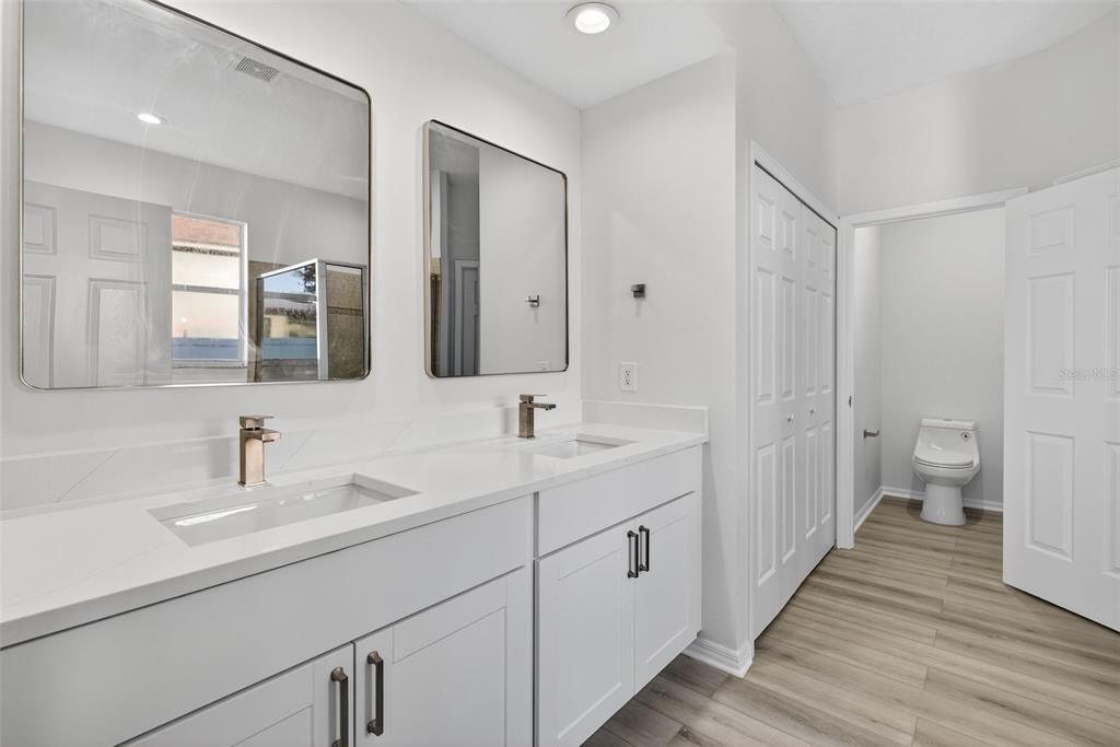 Под контрактом: $519,000 (4 спален, 2 ванн, 2396 Квадратных фут)