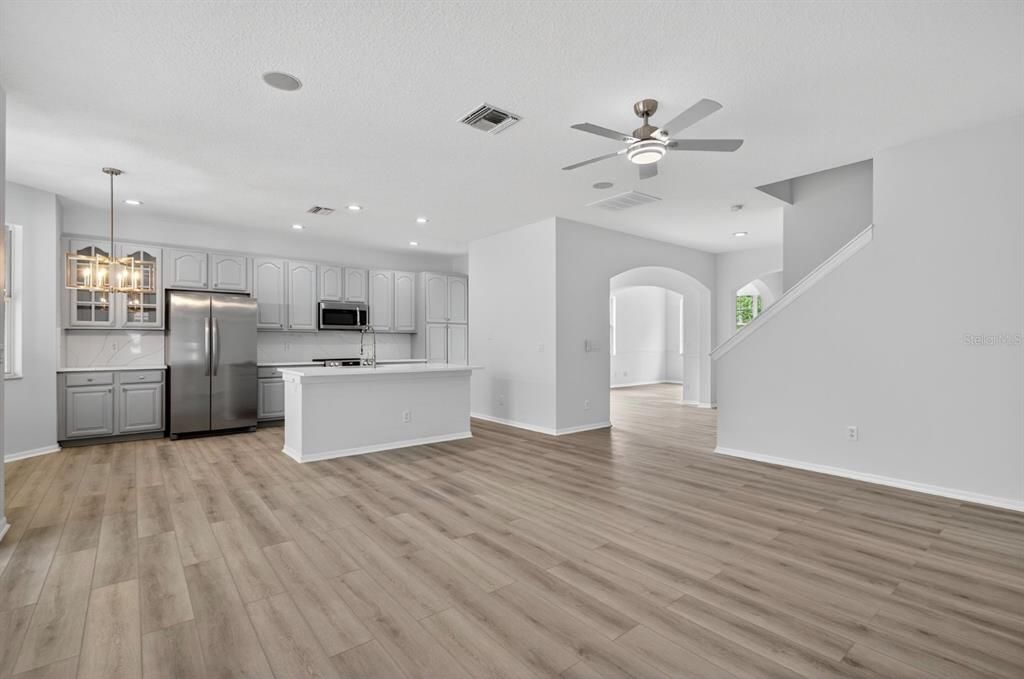 Под контрактом: $519,000 (4 спален, 2 ванн, 2396 Квадратных фут)