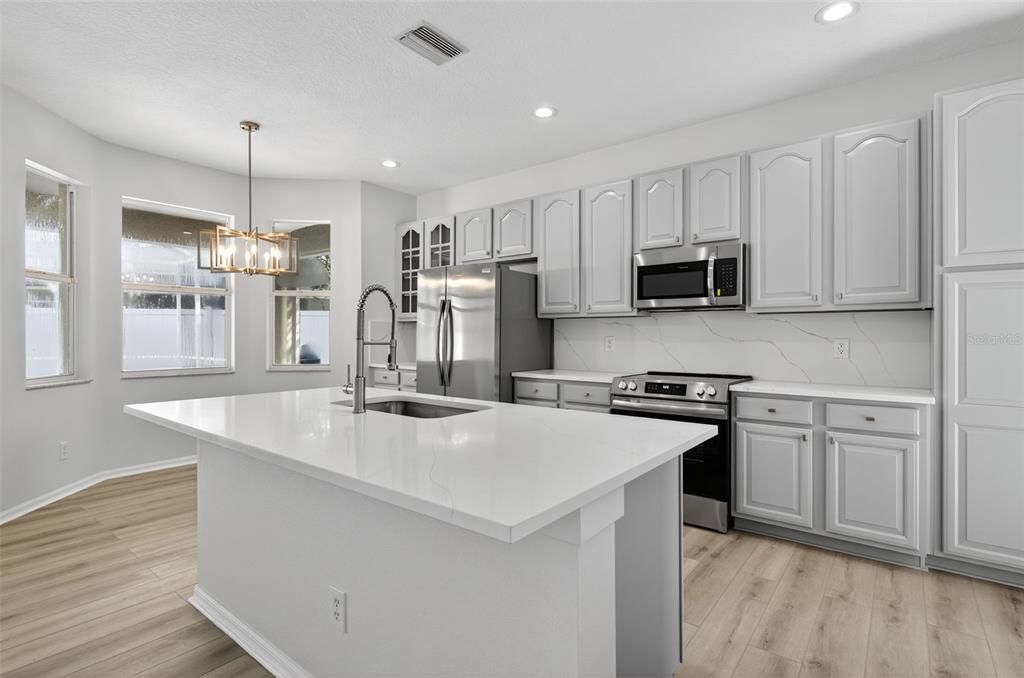 Под контрактом: $519,000 (4 спален, 2 ванн, 2396 Квадратных фут)