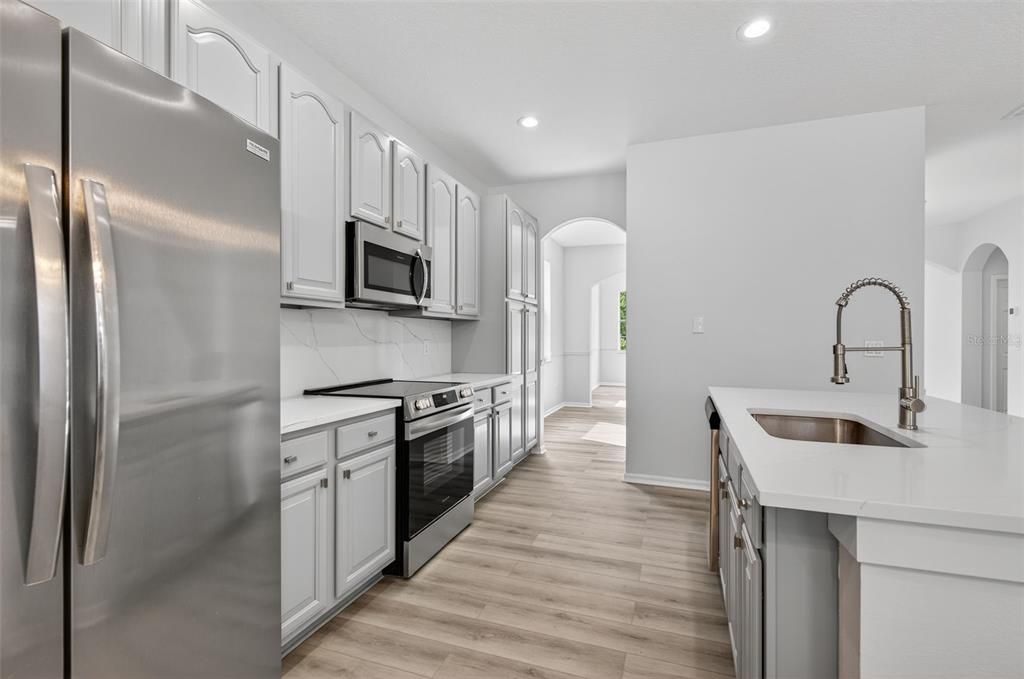 Под контрактом: $519,000 (4 спален, 2 ванн, 2396 Квадратных фут)