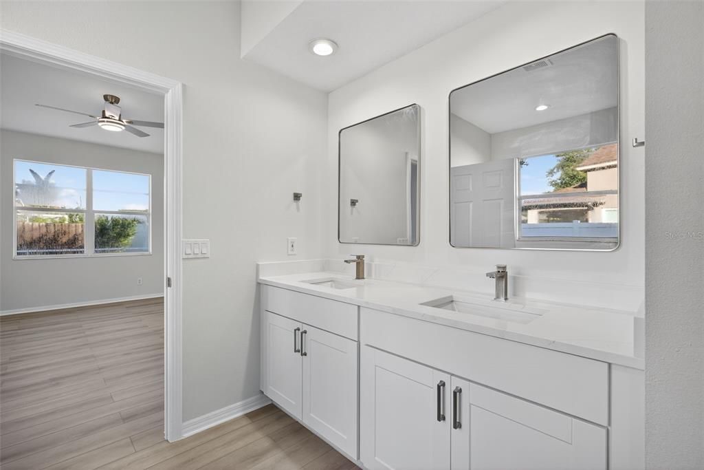 Под контрактом: $519,000 (4 спален, 2 ванн, 2396 Квадратных фут)