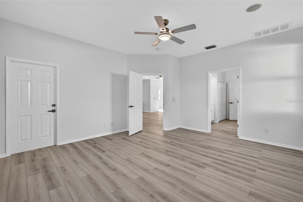 Под контрактом: $519,000 (4 спален, 2 ванн, 2396 Квадратных фут)