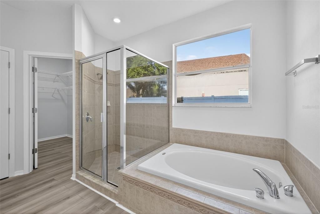 Под контрактом: $519,000 (4 спален, 2 ванн, 2396 Квадратных фут)